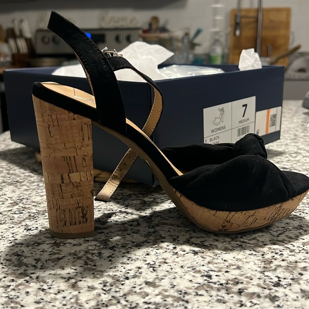 Brand new size 7 heels